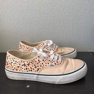Coral leopard print Era Vans